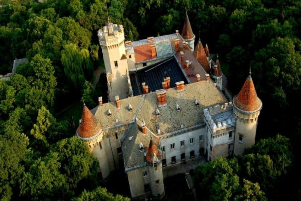 Karoly Castle