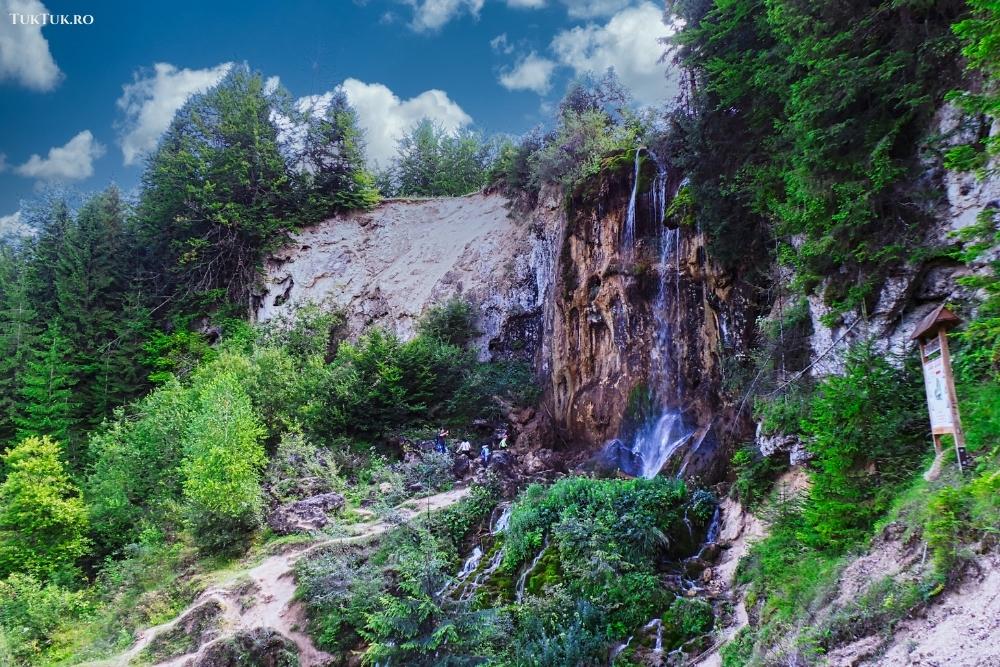 Pisoaia Waterfall