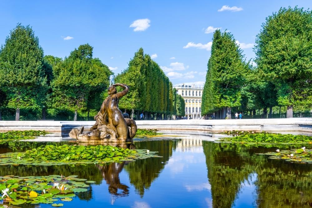 fountain schonbrunn