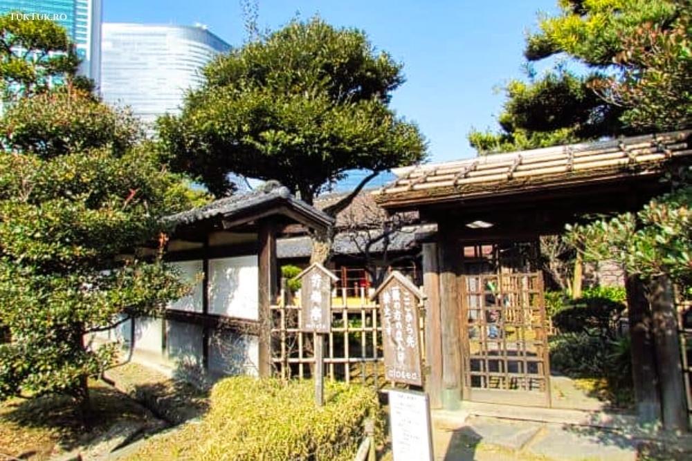 Tea house in Hama Rikyu Garden