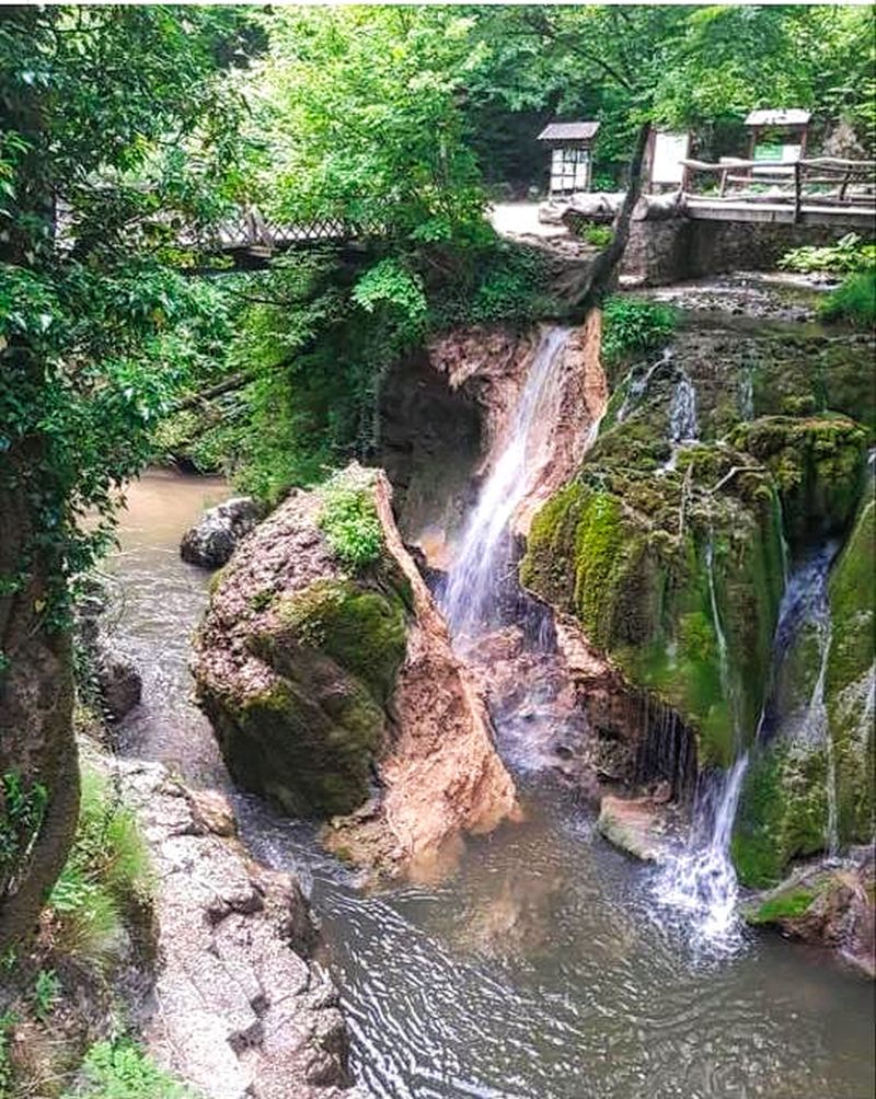 Bigar Waterfall crack