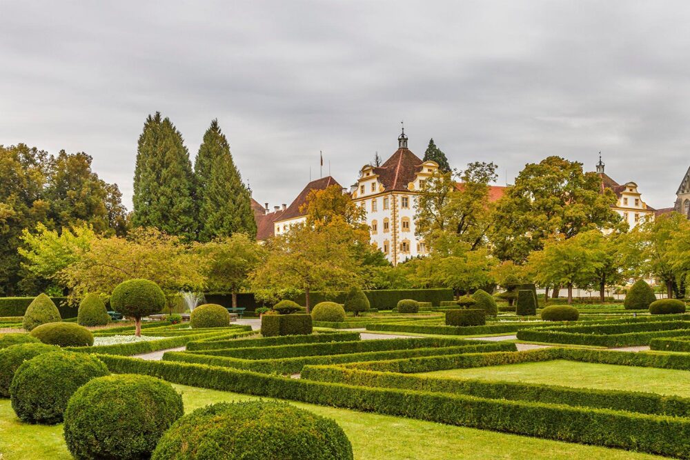 Pandhof Sinte Marie: A Tranquil Medieval Garden