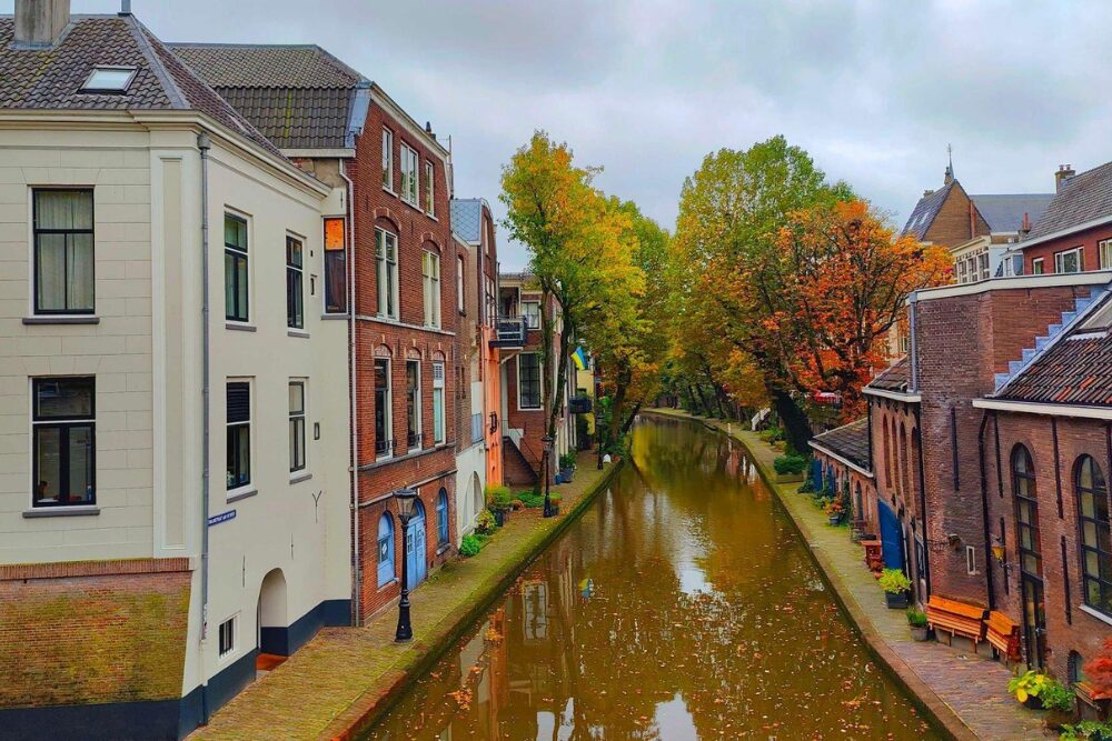 Navigating Utrecht's Canals: Dos and Don'ts