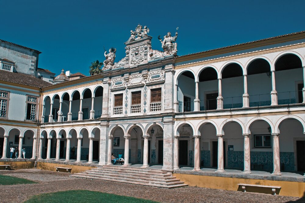 Évora University