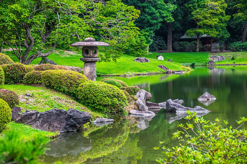 parks and gardens in tokyo Rikugien Garden