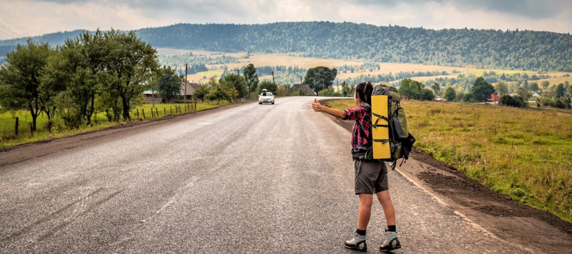 How to Hitchhike Safely When Traveling